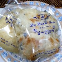 olive and regular ciabatta at La Bonne Tarte in Seoul