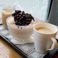 Vegan Bingsu, hot Americano (vegan) and iced coffee latte (with dairy) at La Bonne Tarte in Seoul
