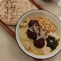 solo viene un pan de pita, otro más cuesta 1'50€ at Falafeleria - Sta Barbara in Madrid