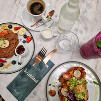 Glutenfree pancakes, scrambled eggs, pitaya smoothie at Healthful in Rotterdam