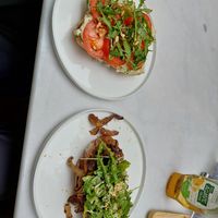 Broodje tonijn en broodje oesterzwammen at Healthful in Rotterdam