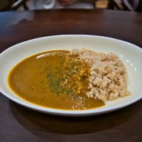 Curry plate with rice at Swell Bowls in Tokyo