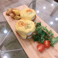 Eggs Benedict  at Swell Bowls in Tokyo