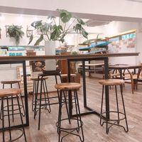 Relaxing atmosphere  at Swell Bowls in Tokyo