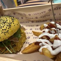 Cecio burger and wedges  at Flower Burger in Bergamo