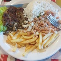 Hambúrguer de lentilha, arroz, feijão, salada e fritas at Cheiro Verde in Ilhabela