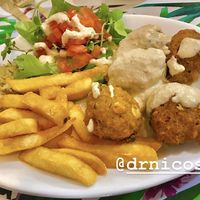 Falafel plate at Lazy Vegan in Santiago