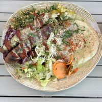 Combinado con salchichas  at Hummus Küch' in Frankfurt