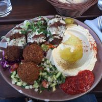 Kebab Teller, Obacht! Schmeckt wie Lamm.. at Hummus Küch' in Frankfurt