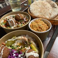 Hummus/ falafel Spezial und bulgur Salat at Hummus Küch' in Frankfurt