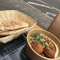 mit pita at Hummus Küch' in Frankfurt