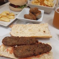 Bocadillo, croquetas y hamburguesa. TODO VEGANO🌱 at La Casa de la Montaña in Jaca