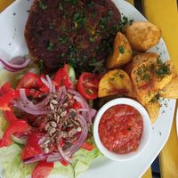 Danie dnia (kotlet, ziemniaczki, sałatka, sos). at Avocado in Wolin