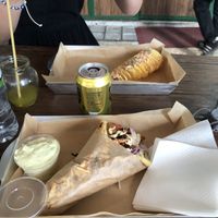 Potato spiral 🥔🌀 and Tzatziki 🤤 at Vegan Beat in Athens