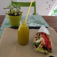 Vegan mushroom souvlaki with lemon juice at Vegan Beat in Athens