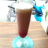 去冰草莓拿堤 at LN Fortunate Coffee 幸福咖啡 in Taoyuan