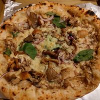 Mushroom pizza at Pizzeria Verace - Streliska in Ljubljana