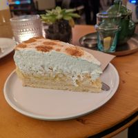 Apfelzimtkuchen at Picknick Cafe Bar in Frankfurt