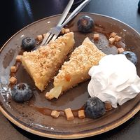 Vegan salted caramel appel crumble at Olivia's Maastricht in Maastricht