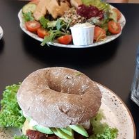 Faux chicken salade en avocado bagel at Olivia's Maastricht in Maastricht