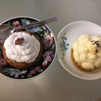 Banoffee et gâteau à la poire  at Cocoelle Patisserie Vegetale in Besancon