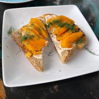 The mango cream cheese toast was excellent at Moku Roots in Kula
