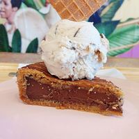 Torta Cookie com sorvete at Jazzlato in Recife