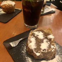 Tarta de zanahoria + té frío + muffin  at Ubik Café in Valencia