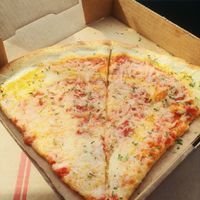 Cheeze pizza at Mora Pizza in Miami