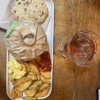   at Hank Cuisine Végétale - Rochechouart in Paris