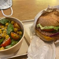 Chickpea salad and burger at Hank Cuisine Végétale - Rochechouart in Paris