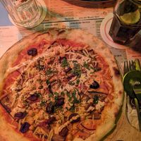 vegan pizza with tahini at Gioia in Frankfurt