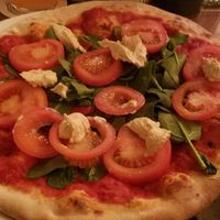 Humus pizza at Rosi in Munich