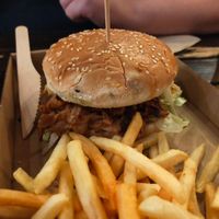 Pull "pork" burger, regular fries at Las Vegan's - Vegan Garden Trailer in Budapest