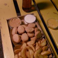 20 nuggets with 5 sauces deal at Las Vegan's - Vegan Garden Trailer in Budapest
