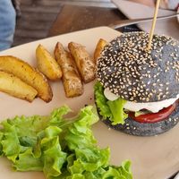 Happy burger at Ciriera Osteria Vegan in Trequanda