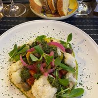 Hummus con verdure cotte e crude e salsa verde at Ciriera Osteria Vegan in Trequanda