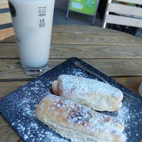 Horchata de chufas y fartons at Dolce & Vegana in Madrid