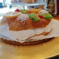 Roscón de Reyes at Dolce & Vegana in Madrid