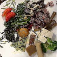 that was my plate after a few bites! ;-) at Han Gwa Chae - 한과채 in Seoul