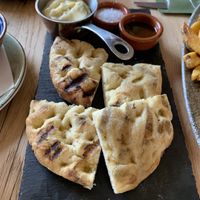 Flatbread uit de Mibrasa grill met knoflook aioli en olijfolie met zeezout at Het Ruiterhuys in Castricum