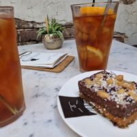 Home made ice tea & peanut butter-chocolate bar  at Kattencafé Balthazar in Nijmegen