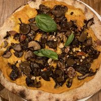 Pizza crème butternut, châtaignes et truffes   at Hape  in Lyon