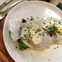 Eggs benny at No Bones in Byron Bay