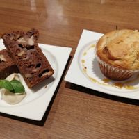 walnut and banana chocolate pounder and apple and kaki muffin at Cafe Bask in Tokyo