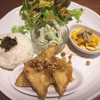 Plate lunch at Cafe Bask in Tokyo