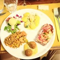 Piatto arcobaleno con 4 assai at Cà dell'Agata in Vicenza