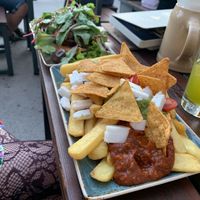 Nacho fries with vegan cheese, guacamole and salsa at Peter Pane in Vienna
