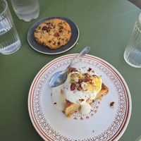 Cookie Chocolat noix de pécan et Gâteau citron avec crème montée et crémeux citron at Itsy Bitsy in Lille