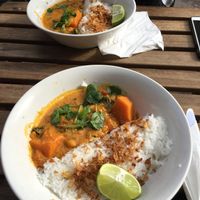 Curry Rice with Potatoes and chickpeas at Herbosaurus in Rennes